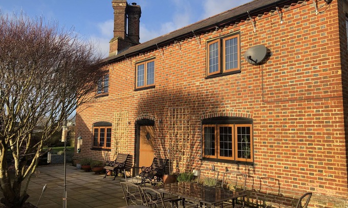 New Forest District House | Delightful New Forest cottage with hot tub and direct forest access, sleeps 8