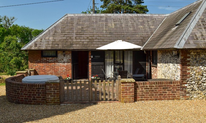 Bilting Cottage | Delightful Pet and Family Friendly 2 bedroom Cottage in Challock, Kent