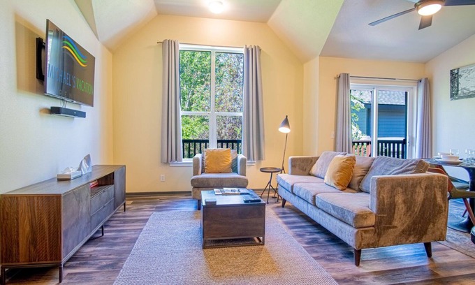 Hailey Condo | Della View 2BR condo - In the heart of Historic downtown Hailey!