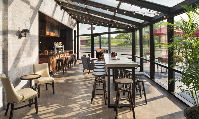 Minneapolis Hotel | Delta Hotels by Marriott Minneapolis Northeast