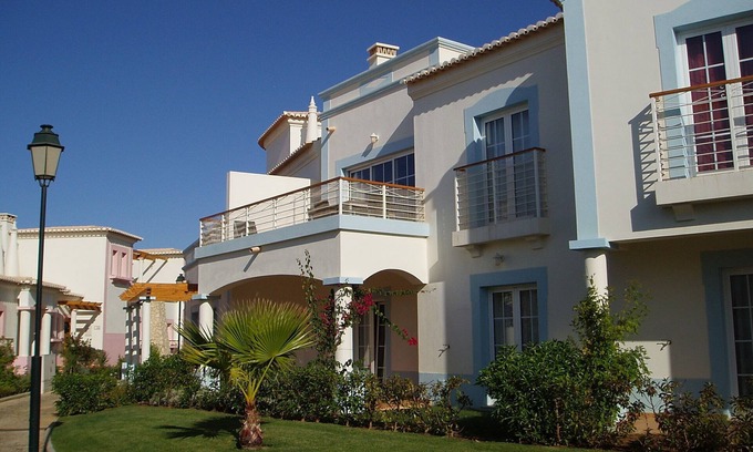 Budens House | Deluxe Golf Townhouse Only 5 Mins To The Beach