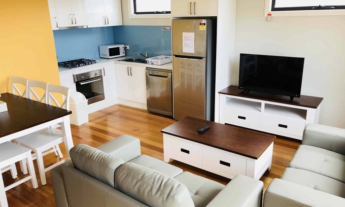 Marengo House | Deluxe 4 Bedroom Holiday home