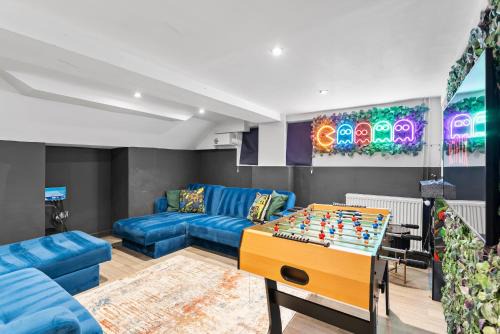 Whitby House | Deluxe 5 Bed In Central Whitby - Parking - Hot tub