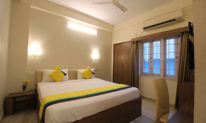 Salt Lake Bed & Breakfast | Deluxe AC Room at Anamitra Guest House #6