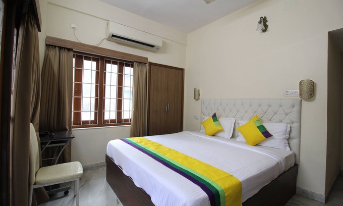 Salt Lake House | Deluxe AC Room w/Balcony at Anamitra Guest House #2