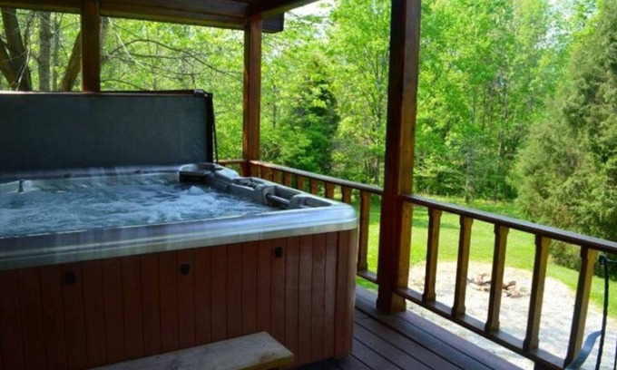 Eckerty Cabin | Deluxe Cabin 20 with HOT TUB Located on Patoka Lake in Southern Indiana
