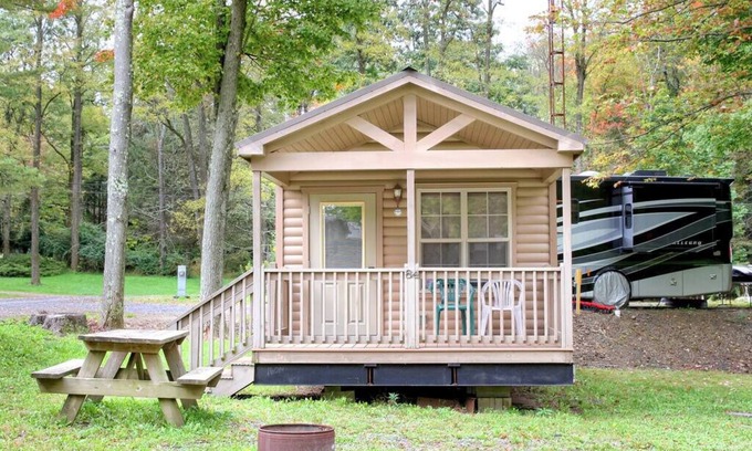 Spring Mills Cabin | Deluxe Cabin 63 w/4 Beds