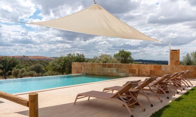 Estremoz Bed & Breakfast | Deluxe Double or Twin Room with Garden View