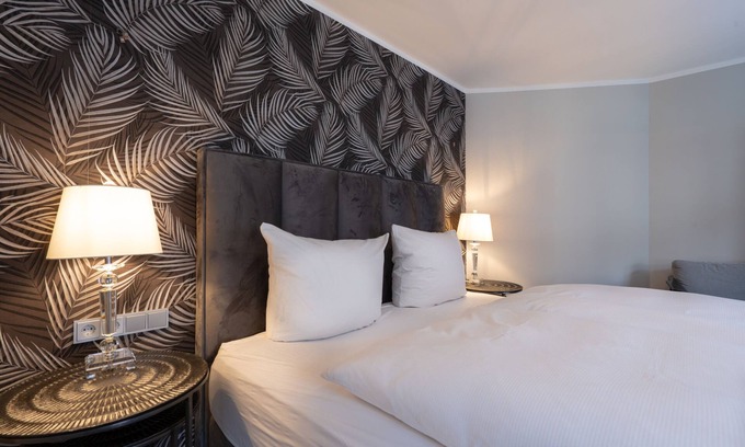Meissen House | Deluxe double room with private bathroom