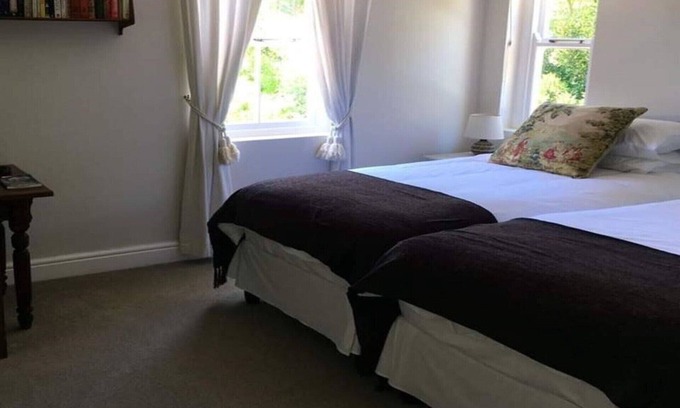 Maun House | Deluxe Double Room with Shower 1
