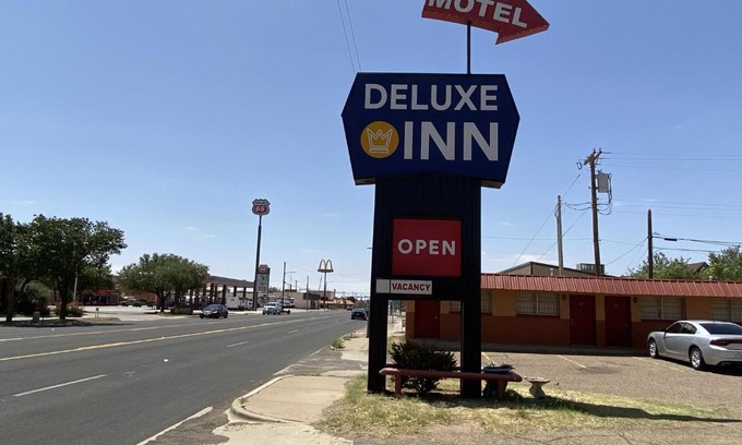 Post Hotel | Deluxe Inn