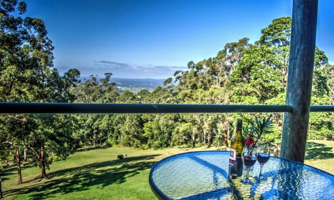 Ocean View House | Deluxe King Studio - Bluegum