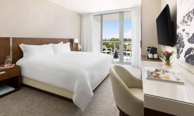 Bay Harbor Islands Apartment | Deluxe King Room Near Regions Bank MIA