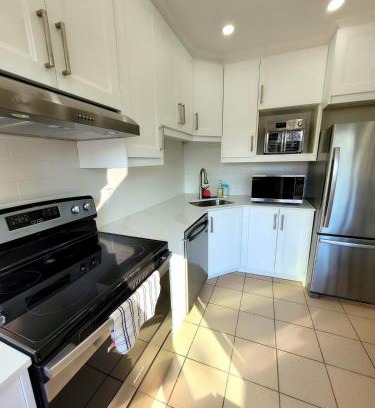 Brockton Village House | Deluxe Queen Rooms Downtown