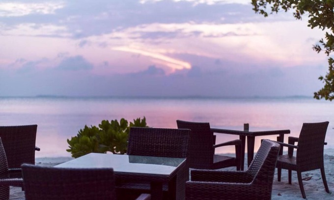 Dhangethi Bed & Breakfast | Deluxe room - Beachfront villa in Dhangethi (bnb)