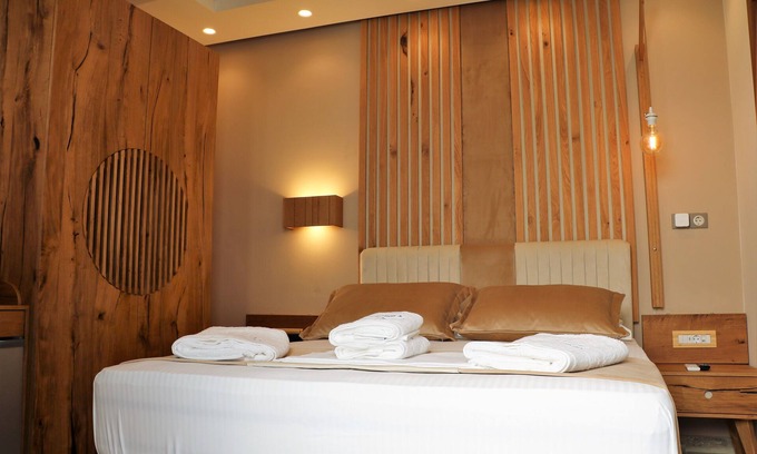 Adamas House | "Deluxe" Room in Adamas