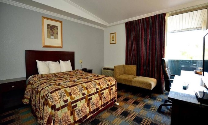 Somerset Hotel | DELUXE ROOM, QUEEN BED