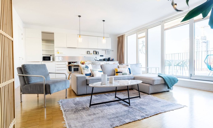 Saint-Josse-ten-Noode Apartment | Deluxe Serviced Residence w/Lounge Terrace § Parking