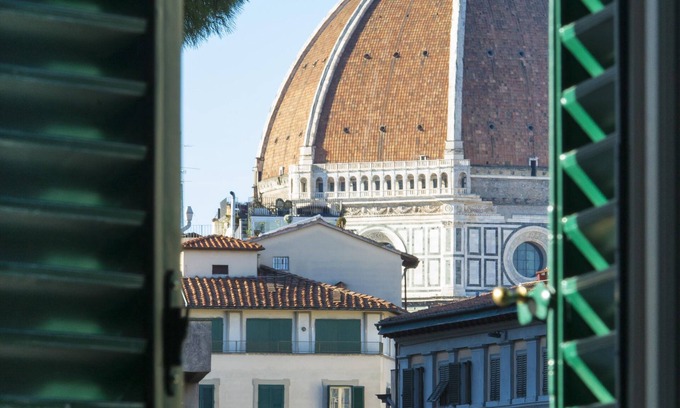 Sant' Ambrogio Apartment | DELUXE SUITE WITH GREAT VIEW! Bed and view Florence