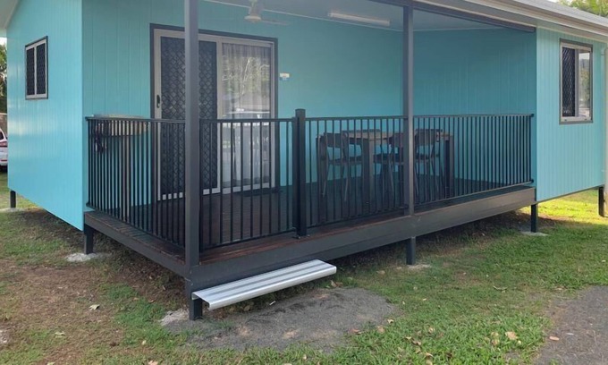 Tinaroo Villa | Deluxe Villa 2 BR - Fully self-contained, 1 Queen, 1 Sofa, 1 Bed