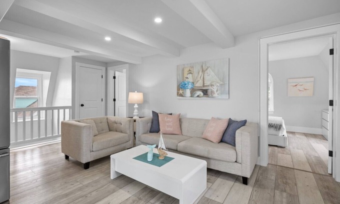 Queens Square Condo | Deluxe Waterfront Loft 2 Bedroom Downtown Ch"town