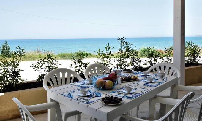Cava dʼAliga House | den of sailors 2 facing the sea