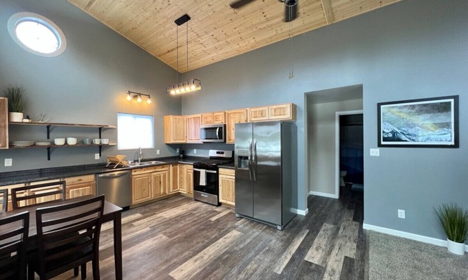 Questa Woods House | Denali cabin. New build! 2 bed 1 bath with large deck