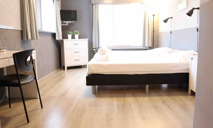 Geertruidenberg House | DenBerg building, formerly a small hotel, now offers 7 bedrooms with heating and air conditioning.