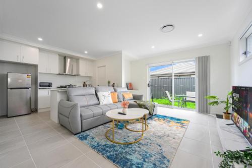 Denham Court Villa | Denham Court 4Br with Central AC & WiFi near Coles