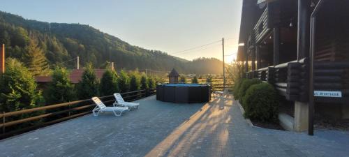 Vyzhnytsya Villa | Depp forest