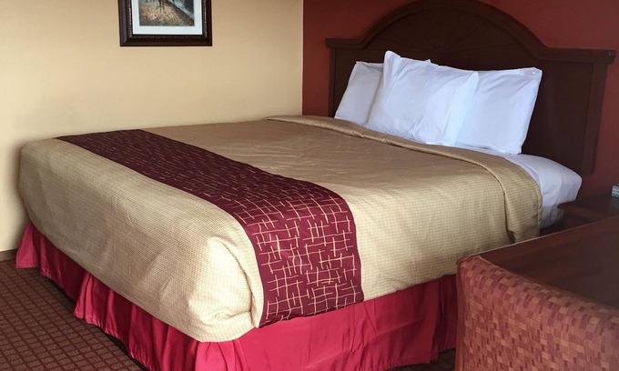 De Queen Hotel | DeQueen Courtyard Inn