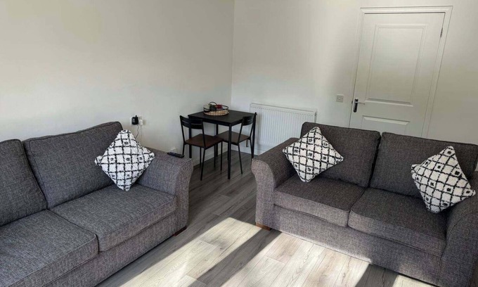 Radbourne House | Derby House- 2 Bedrooms-Free Parking- Tv and Wifi