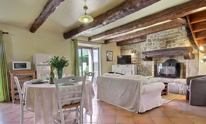 Locoal-Mendon House | Des Puits - LOCOAL-MENDON