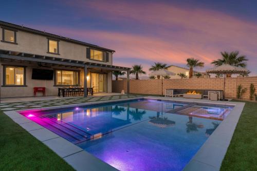 Coachella House | Desert Eden by AvantStay 6BR w Ensuite Backyard Oasis w Pool Hot Tub