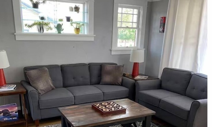Reno/Tahoe Airport House | Desert Gold - A Midtown Treasure - Reno, NV