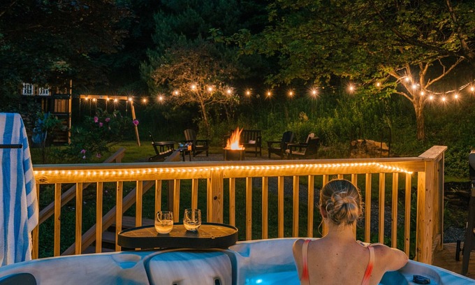 Coudersport Cabin | Designer Forest Escape | Hot Tub Firepit Stars