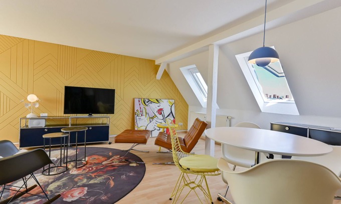 Kaßberg Apartment | Designer-Maissonette-Apartment-Private Bathroom-City view