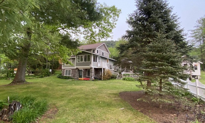 Poultney House | Desirable Cones Point Locationn