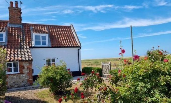 Salthouse Cottage | Detached 1-bed cottage overlooking the salt marshes