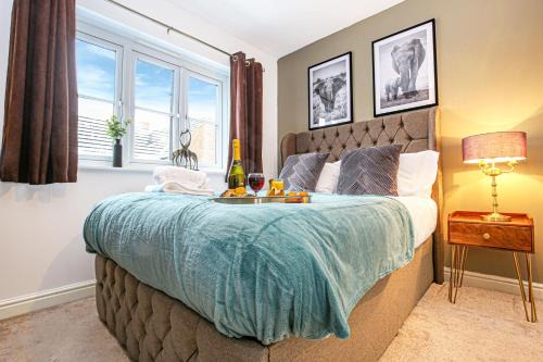 Deanshanger House | Detached 4 Bed-UltraFast Wifi Garden Free Parking
