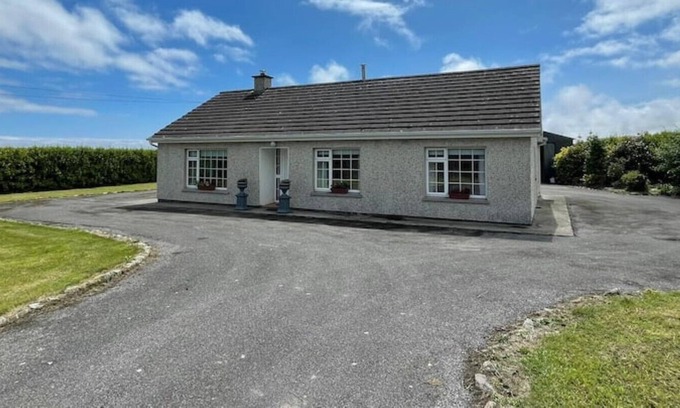 Stradbally House | Detached bungalow 1 min from beach, Stradbally, Co Waterford