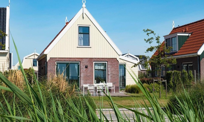 Uitdam House | Detached bungalow with 3 bedrooms, 2 bathrooms and a terrace