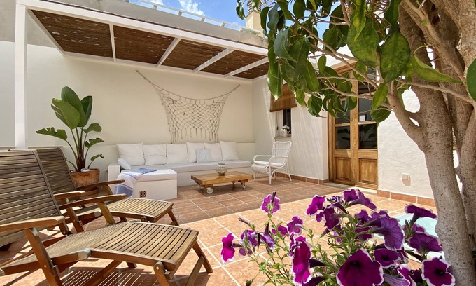 El Terreno House | Detached house in Palma. Private Patio and Terrace