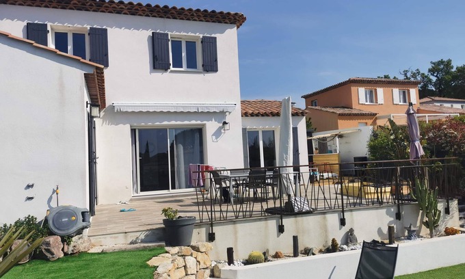 Puget-sur-Argens House | Detached house sleeps 4/5