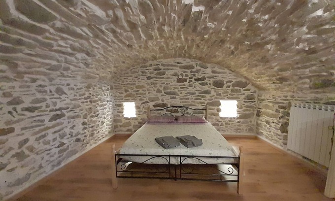 Andagna House | Detached house in Andagna with room with exposed stone CITRA:008035-LT-0019