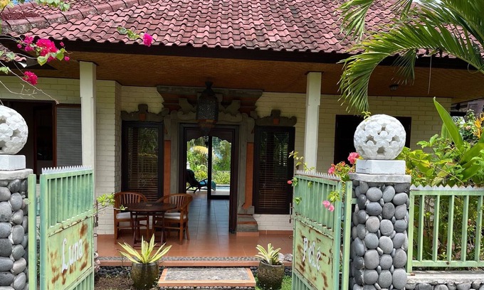 Jasri Villa | Detached house on beautiful location with direct views of rice fields and sea