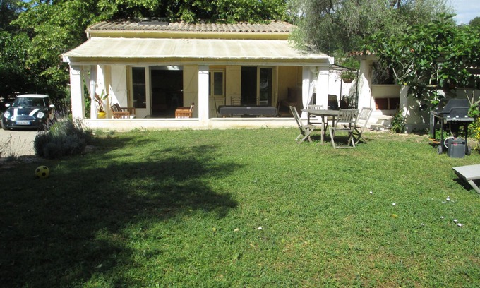 Valbonne House | Detached house on family property 1.6 km from the village of Valbonne