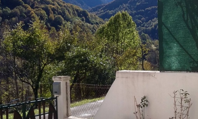 Saint-Lary House | Detached house with private courtyard in the Bellongue valley
