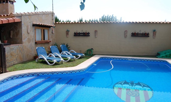 La Pobla de Vallbona Villa | Detached villa with private pool near Valencia
