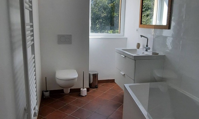 La Roche-en-Brenil House | Detached village house with large enclosed garden